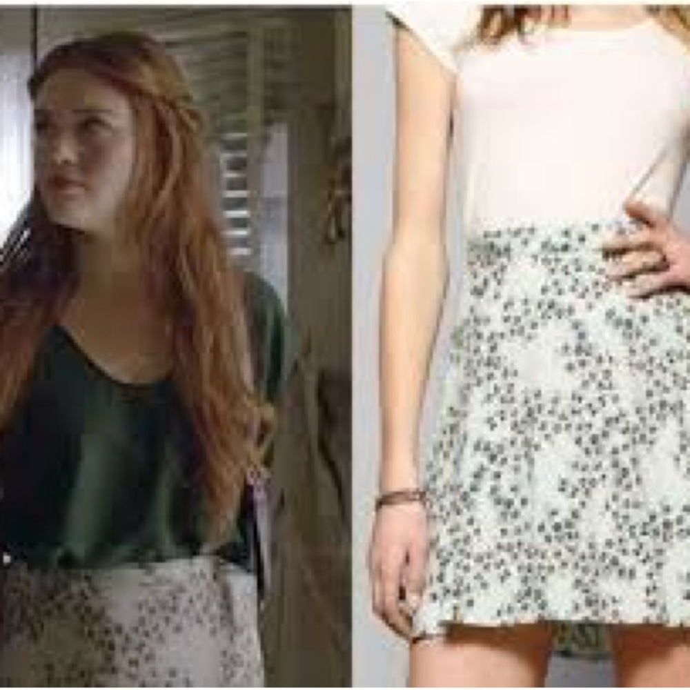 Kimchi Blue Floral Skater Skirt in Cream and Gray